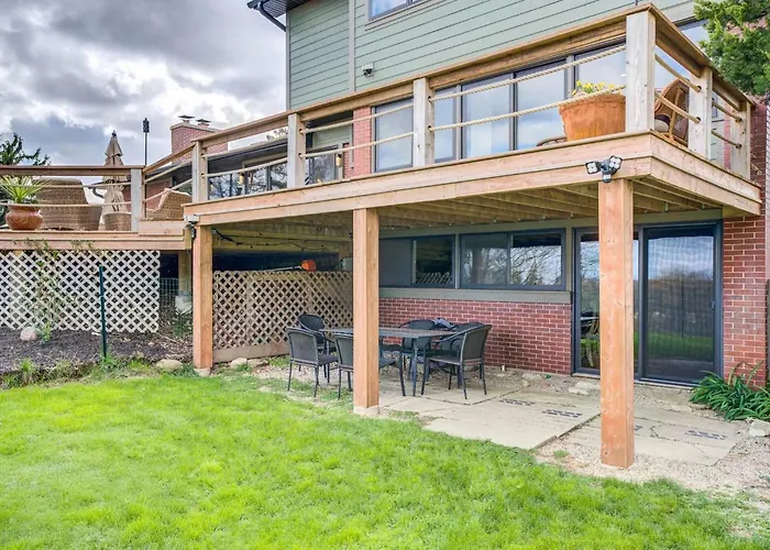 Secluded Luxury Retreat: 15 Acres, Views, Hot Tub Holiday home