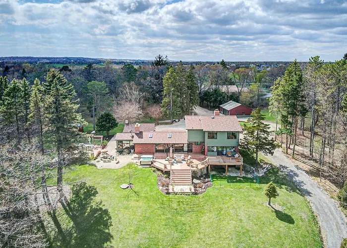 Holiday home Secluded Luxury Retreat: 15 Acres, Views, Hot Tub